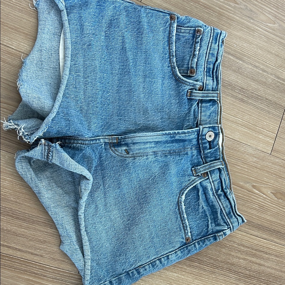 Abercrombie & Fitch 90s relaxed cutoff shorts